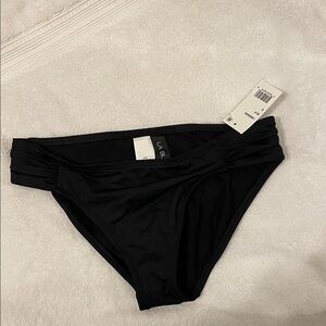 New with tags La Blanca Black Bikini bottom with Side Seam Detail size 8